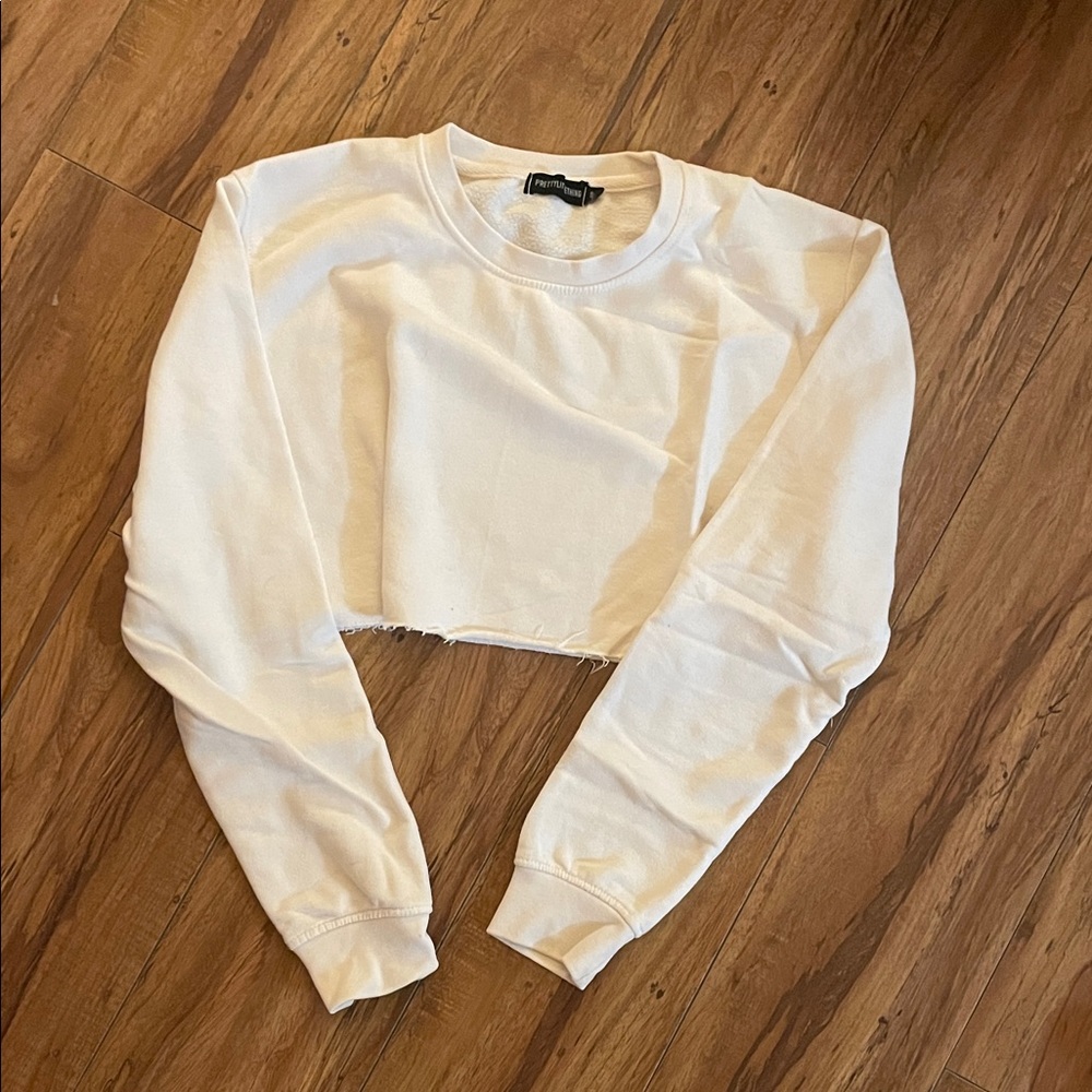 PrettyLittleThing Cream Cropped Sweatshirt